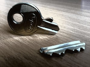 how to remove a broken key from door lock