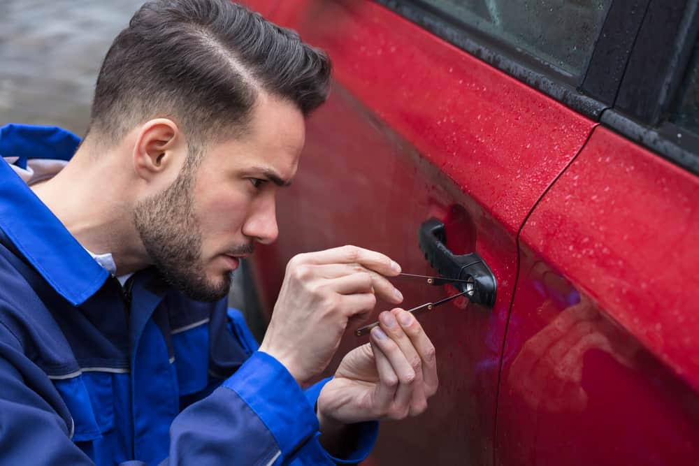 4 Reasons To Hire A Professional Locksmith